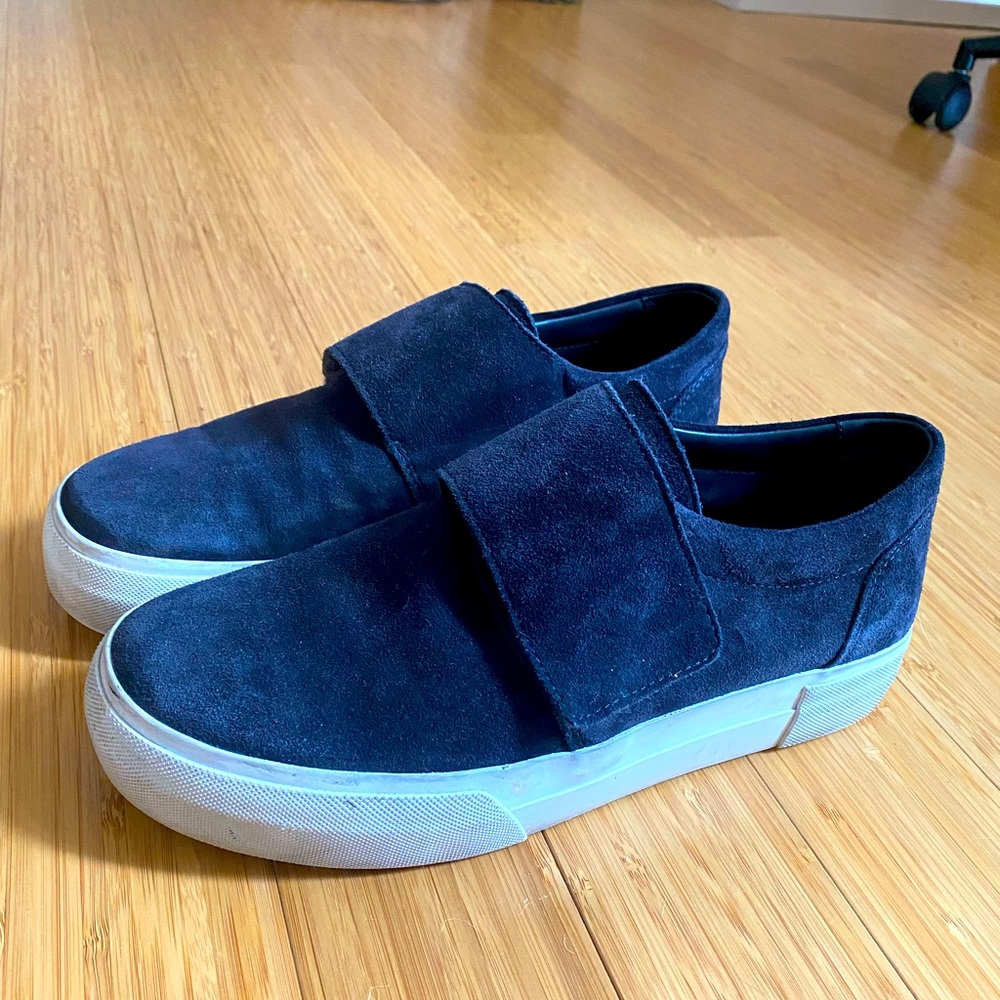Vince Navy blue sneaker.